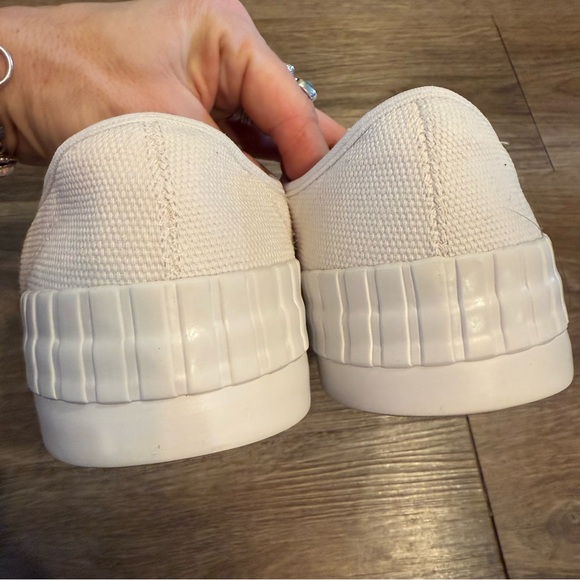 Taos Footwear One Vision White Canvas Sneakers Size 9 - Picture 4 of 9